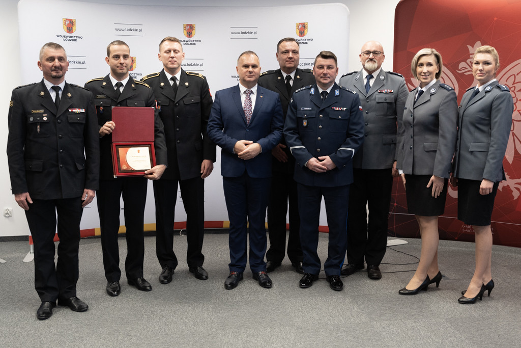 Policjantki i strażacy z Kutna nagrodzeni