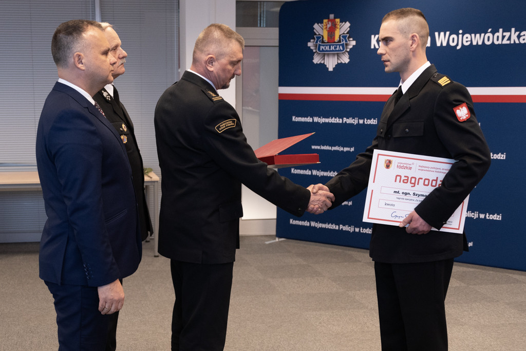 Policjantki i strażacy z Kutna nagrodzeni