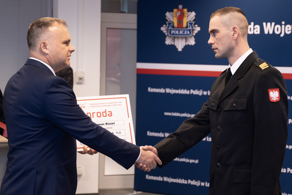 Policjantki i strażacy z Kutna nagrodzeni
