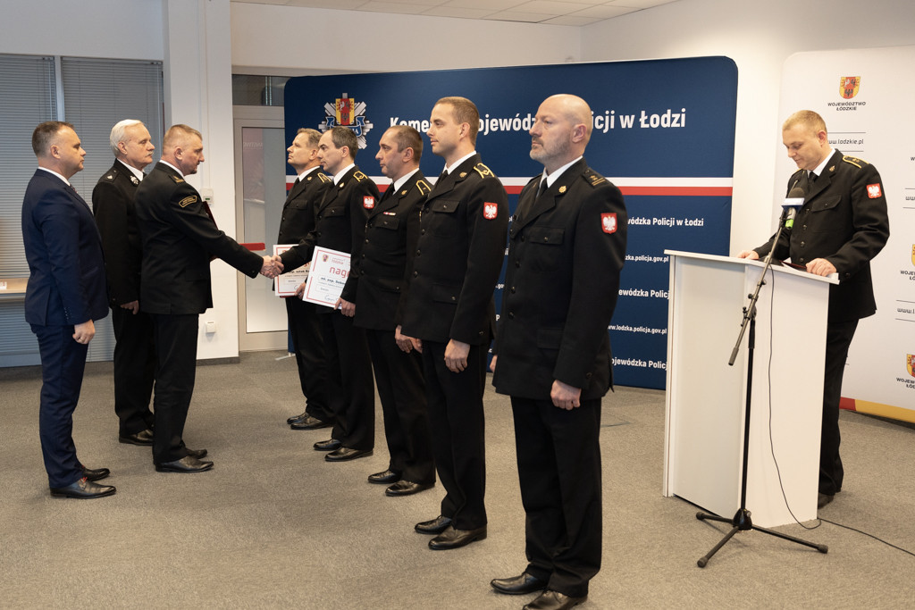 Policjantki i strażacy z Kutna nagrodzeni