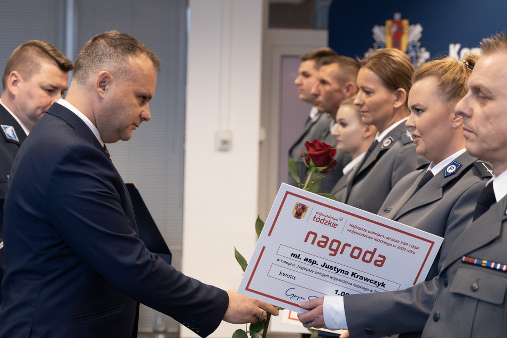 Policjantki i strażacy z Kutna nagrodzeni