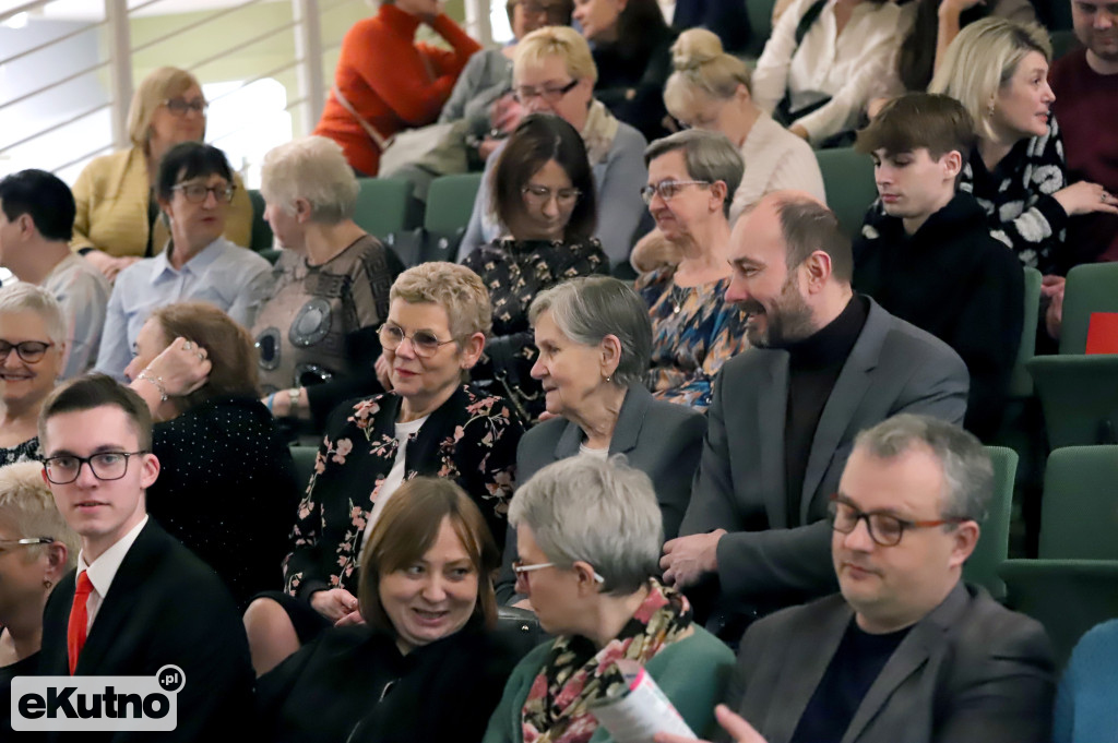  Babę zesłał Bóg i Scena Młodych