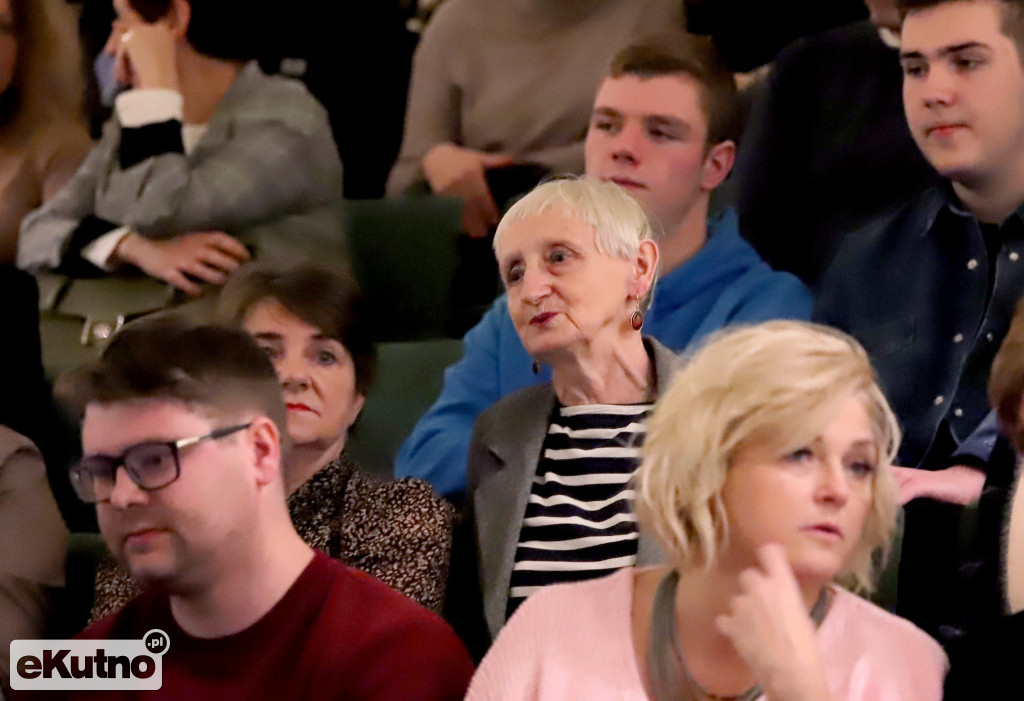  Babę zesłał Bóg i Scena Młodych