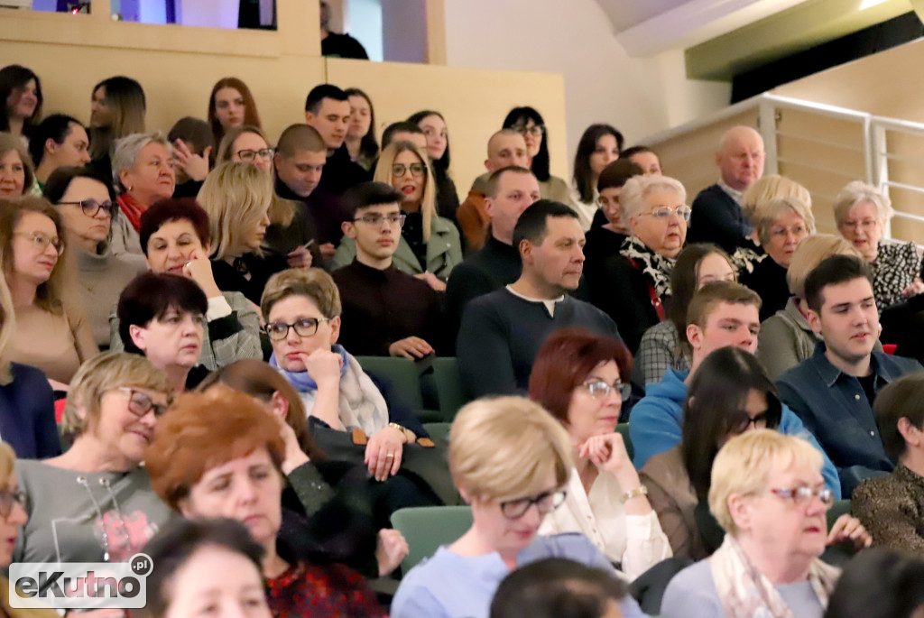  Babę zesłał Bóg i Scena Młodych