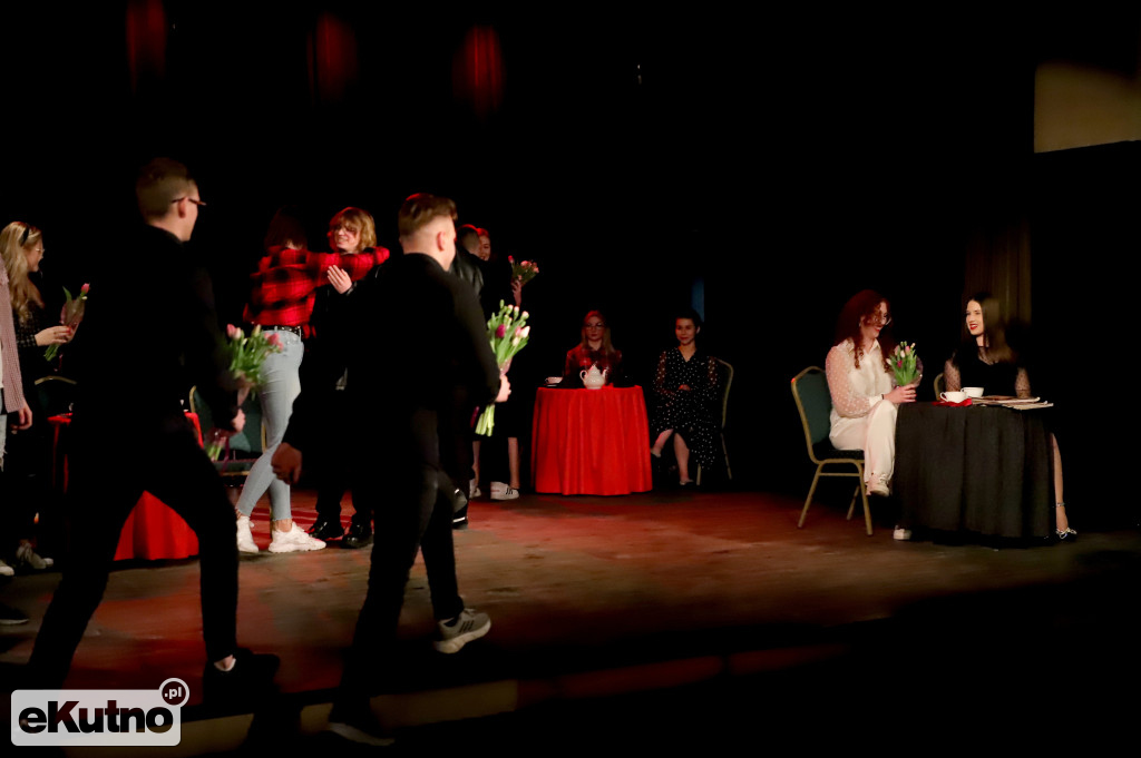 Babę zesłał Bóg i Scena Młodych