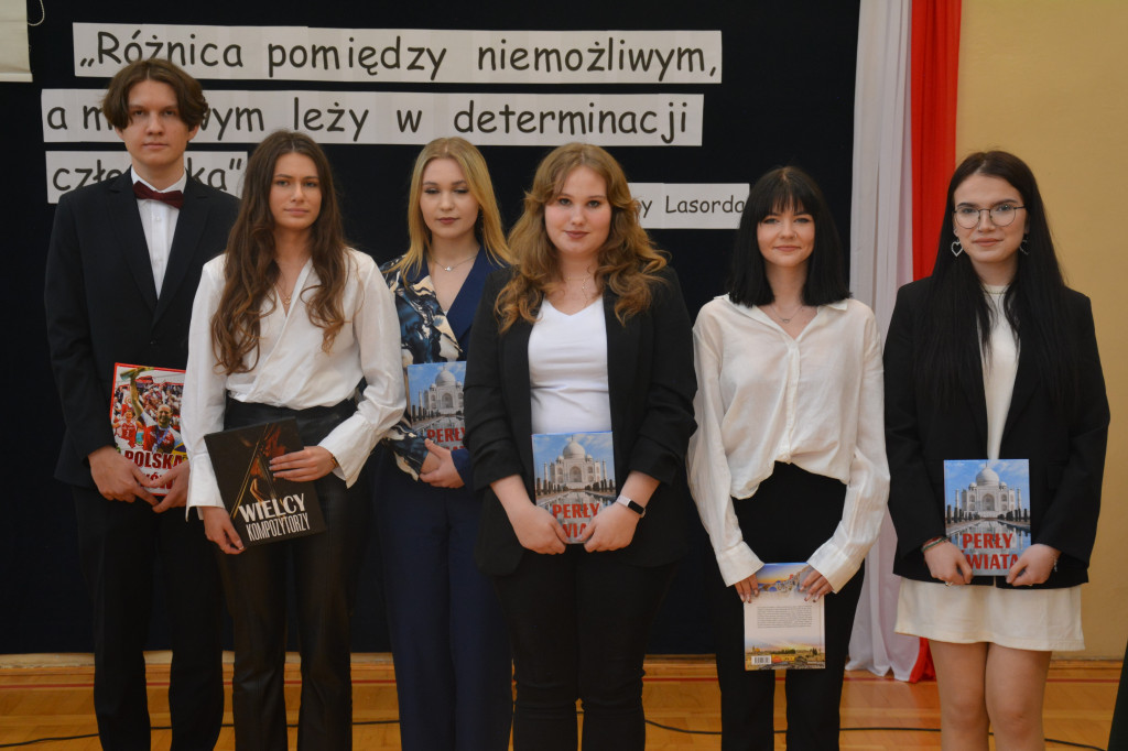 Pożegnanie klas czwartych w 