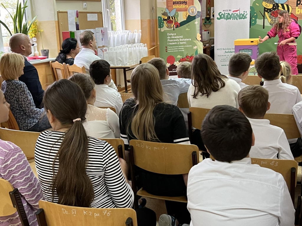 Akademia Pszczoły Bohatera we Wroczynach