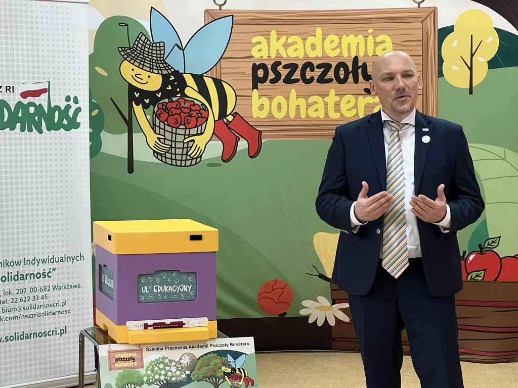 Akademia Pszczoły Bohatera we Wroczynach