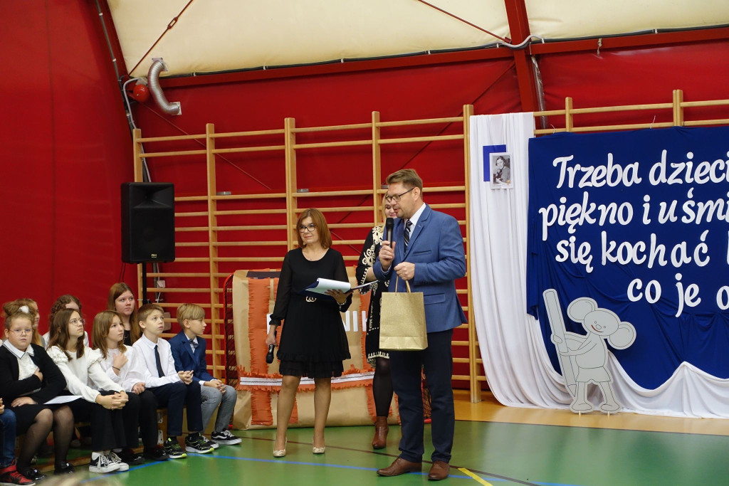 Sztandar dla szkoły w Grabowie