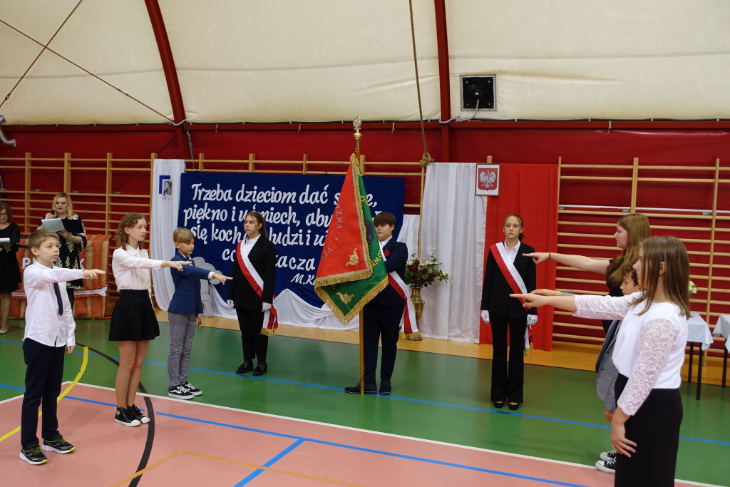 Sztandar dla szkoły w Grabowie