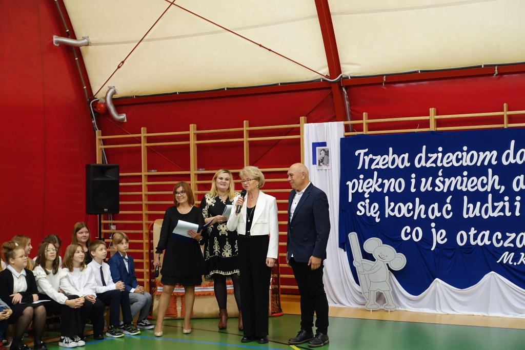 Sztandar dla szkoły w Grabowie