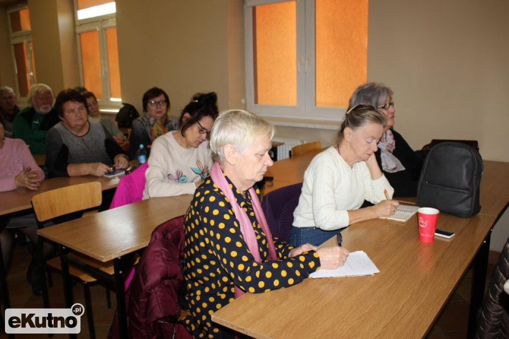 Seniorzy na wykładzie