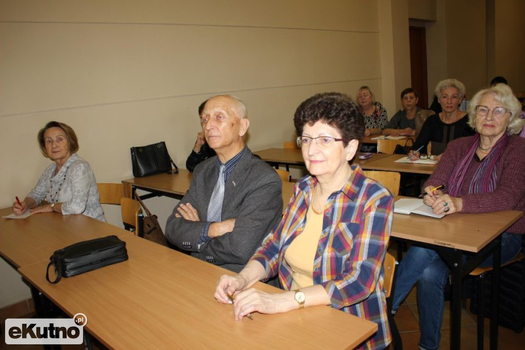 Seniorzy na wykładzie