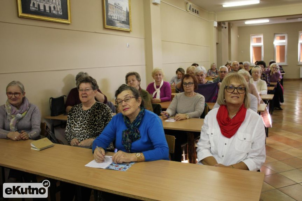 Seniorzy na wykładzie