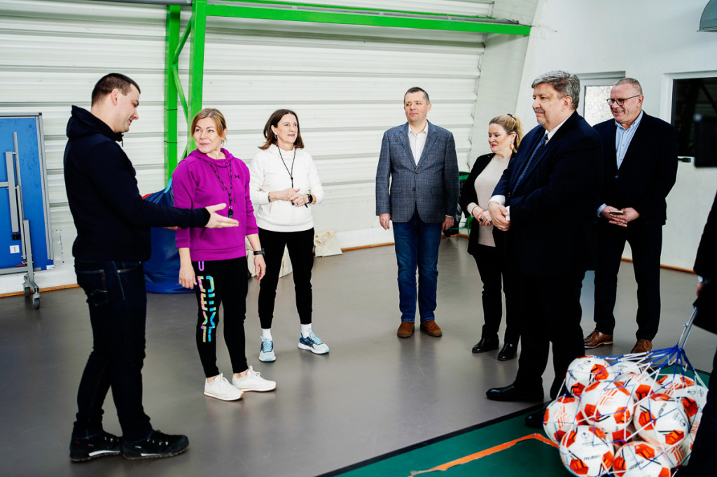 Marszałek w Krośniewicach i Dąbrowicach