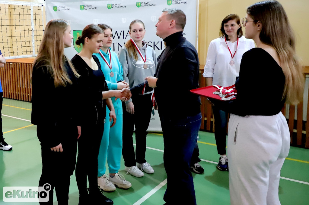 Nagrody turnieju siatkówki