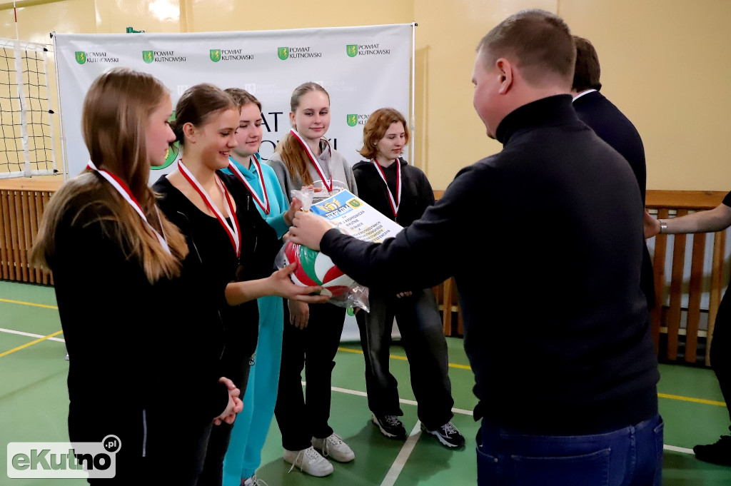 Nagrody turnieju siatkówki