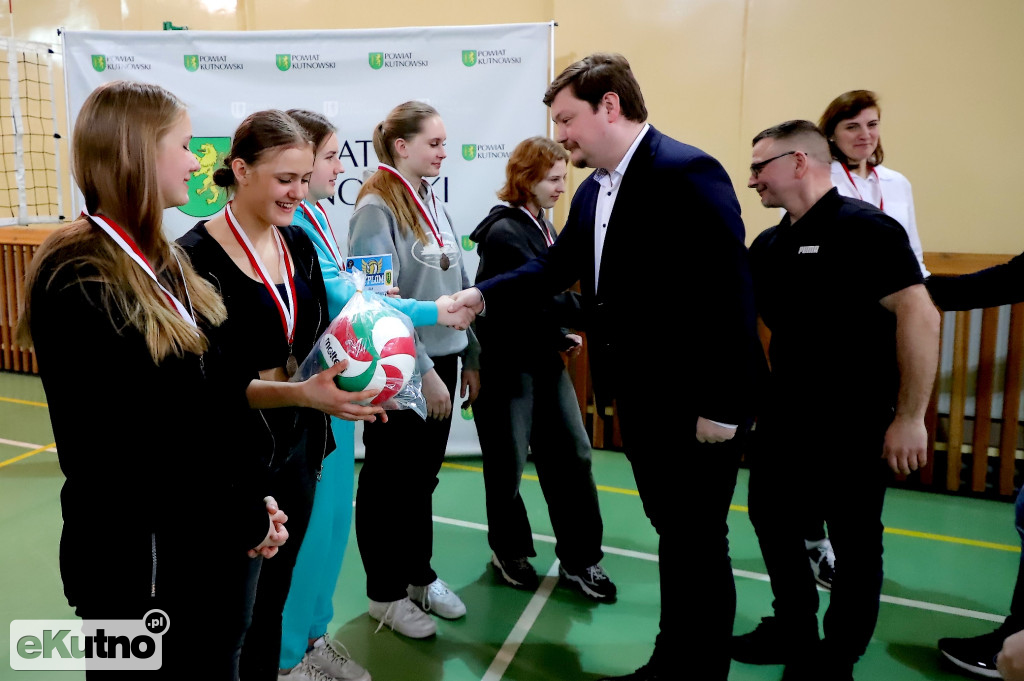 Nagrody turnieju siatkówki