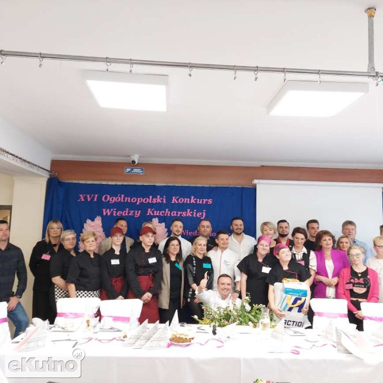 Nagrody dla uczennic SOSW nr2