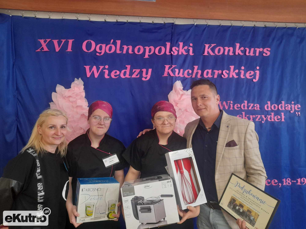 Nagrody dla uczennic SOSW nr2