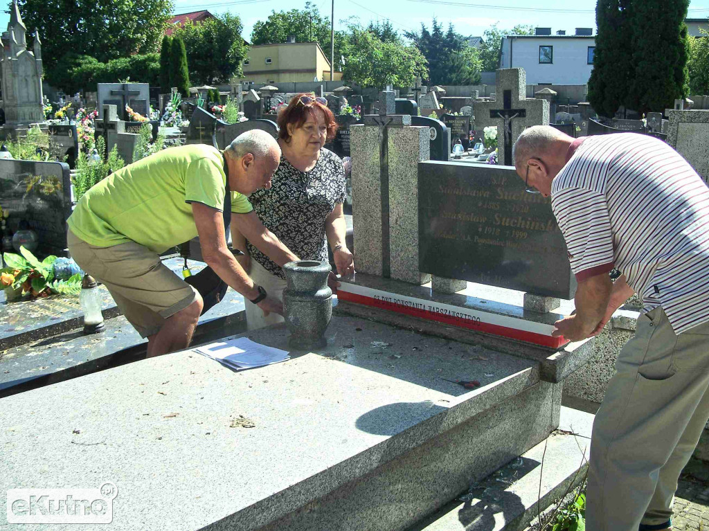 Groby bohaterów powstania warszawskiego