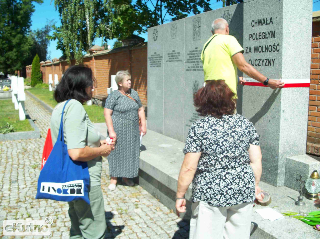 Groby bohaterów powstania warszawskiego