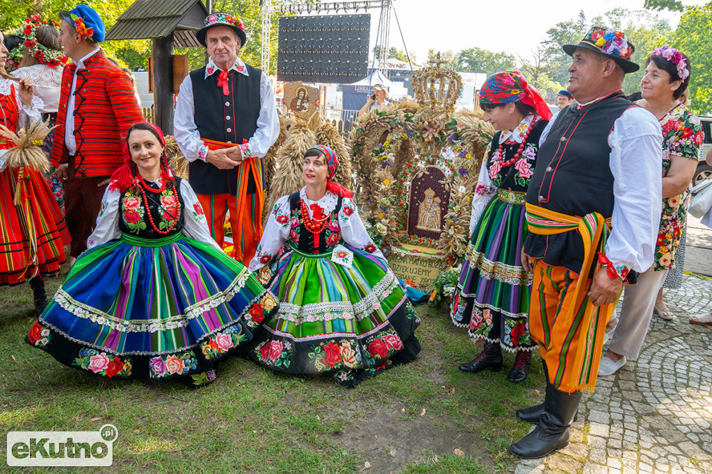 Wieńce dożynek wojewódzkich Spała