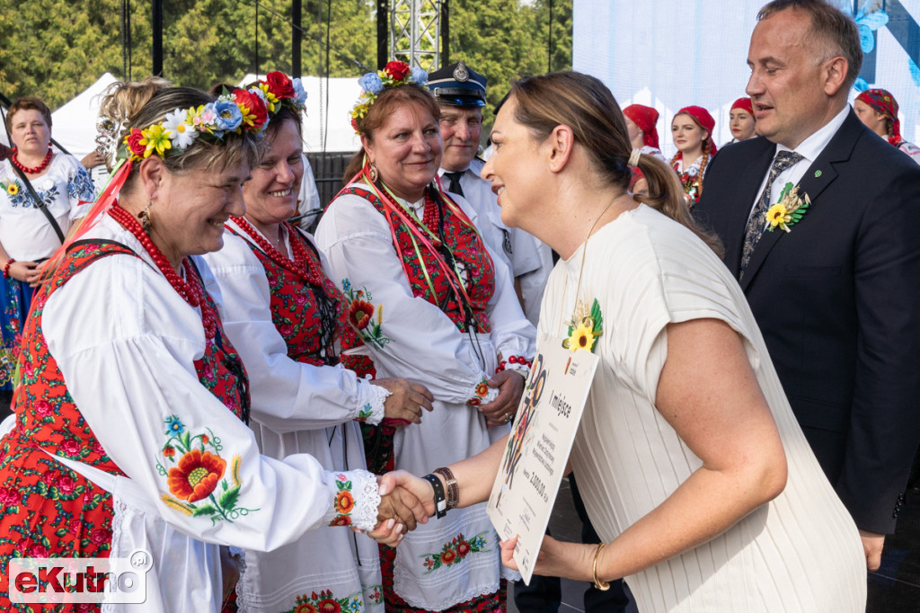 Wieńce dożynek wojewódzkich Spała