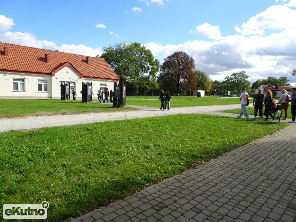 Uczniowie poznają historię