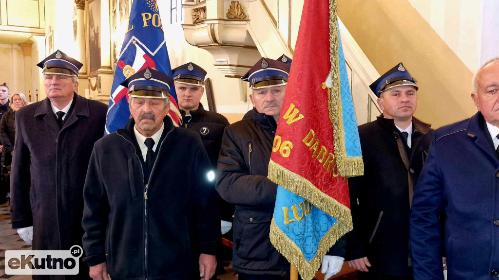 Tłumy żegnały księdza z Dąbrowic