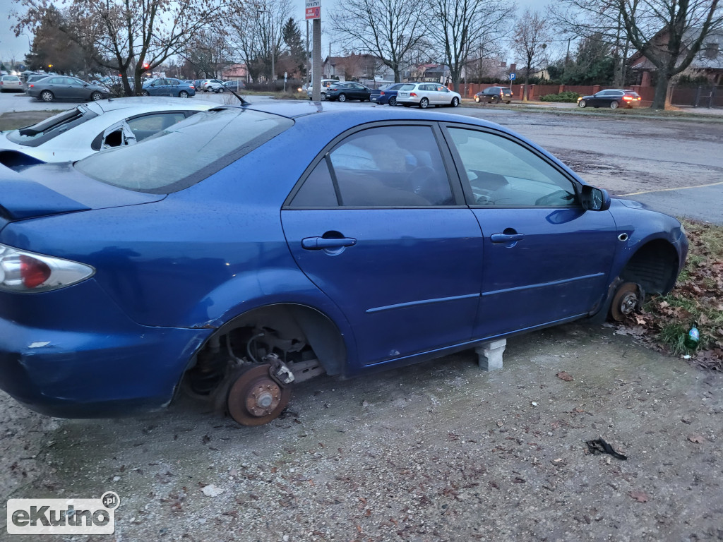 Wraki na kutnowskich parkingach