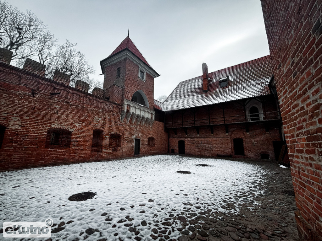 Zamek w Oporowie - gotycka perełka Łódzkiego