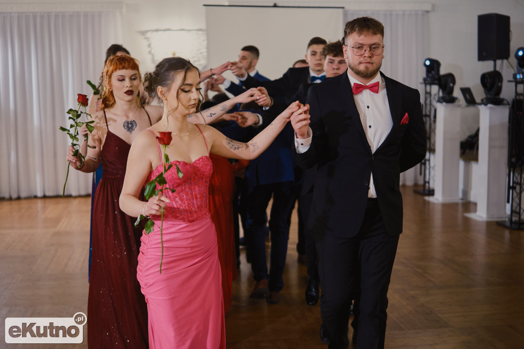 Bal pełen elegancji i wzruszeń