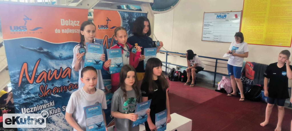 Sukcesy młodych pływaków UKS Delfinek