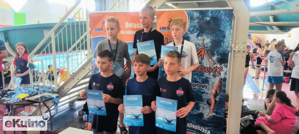 Sukcesy młodych pływaków UKS Delfinek