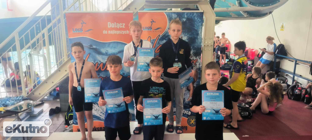 Sukcesy młodych pływaków UKS Delfinek
