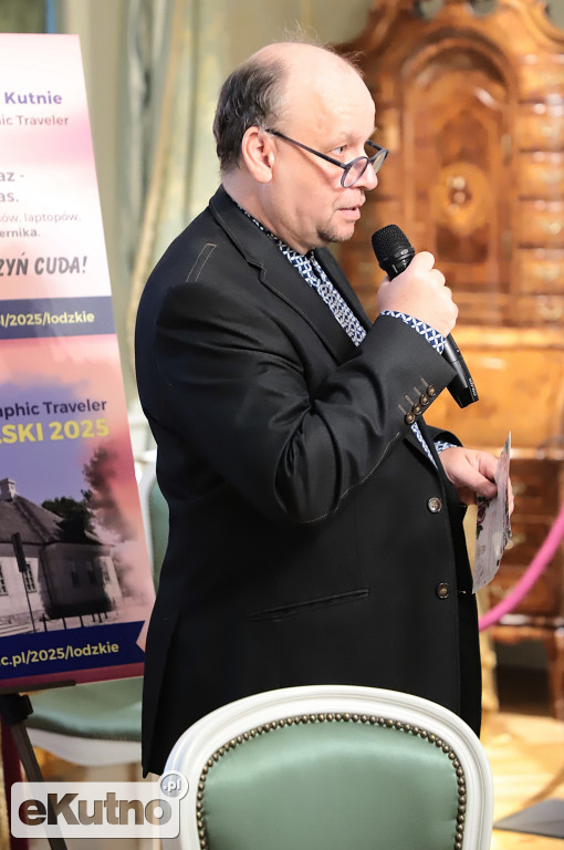 Deszczowe przedpołudnie na Święcie Róży