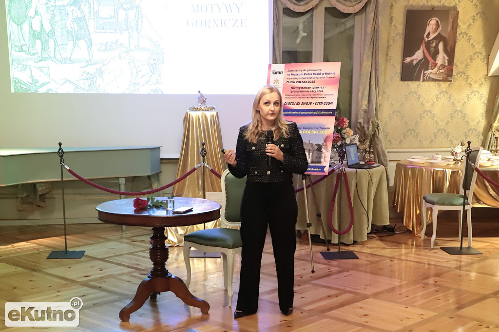 Deszczowe przedpołudnie na Święcie Róży