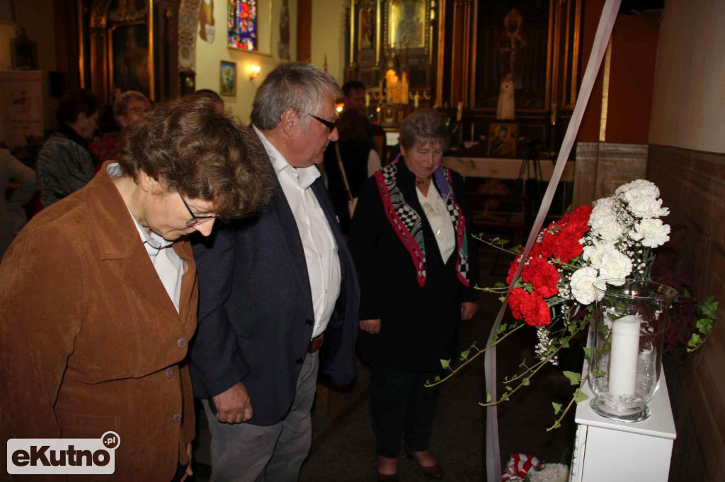 Tablica upamiętniająca ks. Jana Dzikowskiego