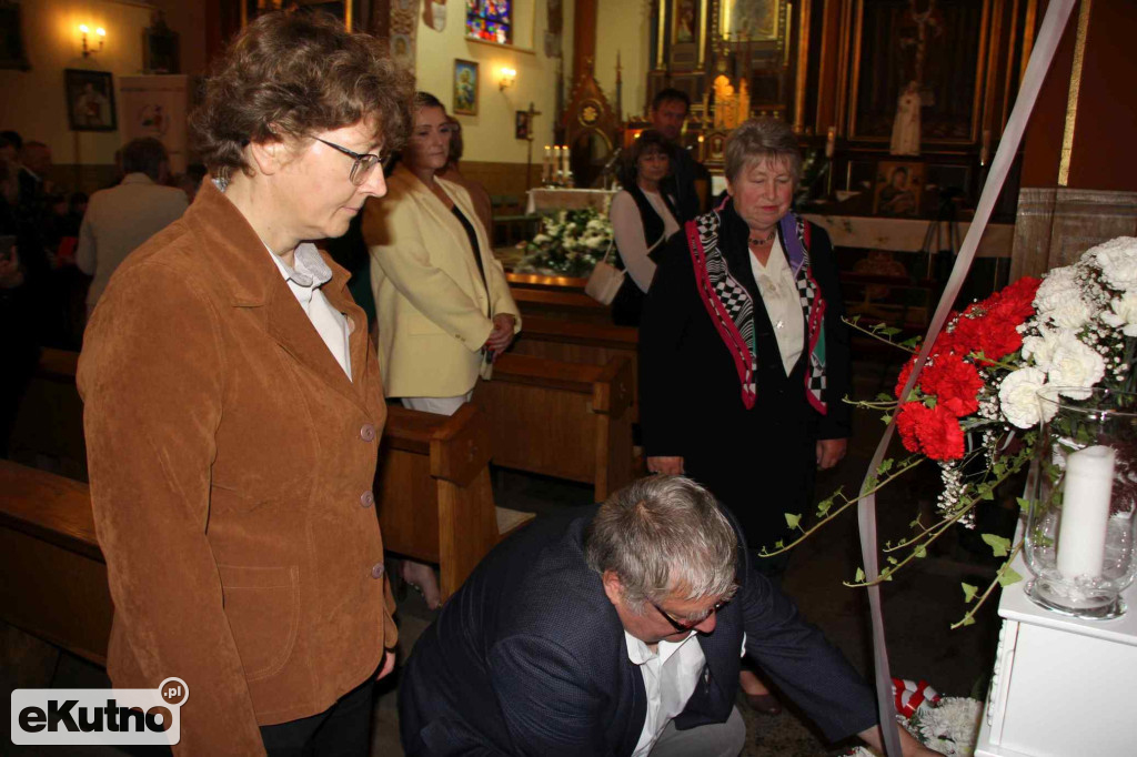 Tablica upamiętniająca ks. Jana Dzikowskiego
