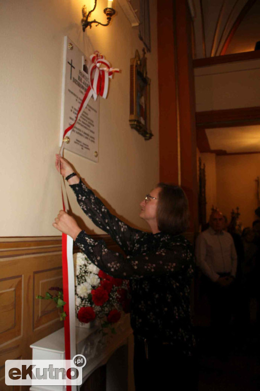 Tablica upamiętniająca ks. Jana Dzikowskiego