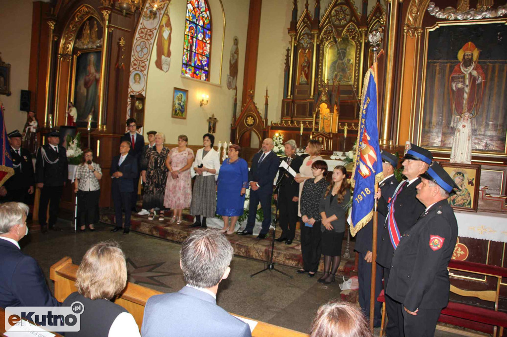 Tablica upamiętniająca ks. Jana Dzikowskiego