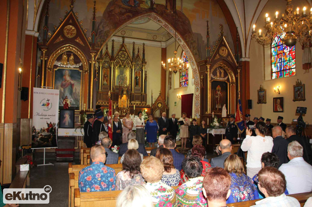 Tablica upamiętniająca ks. Jana Dzikowskiego