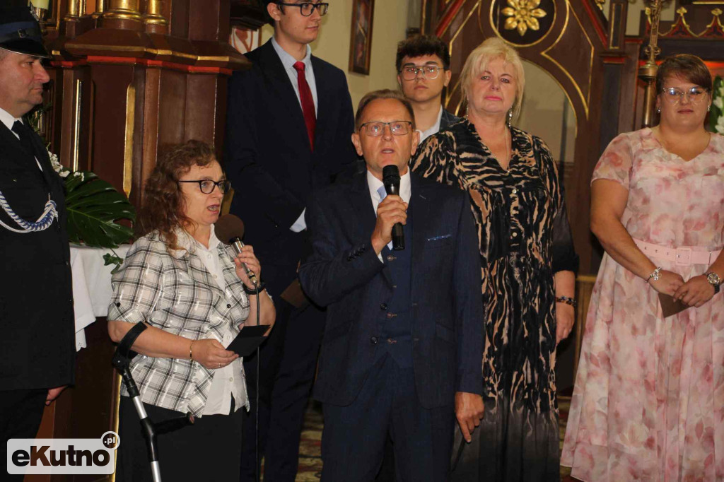 Tablica upamiętniająca ks. Jana Dzikowskiego