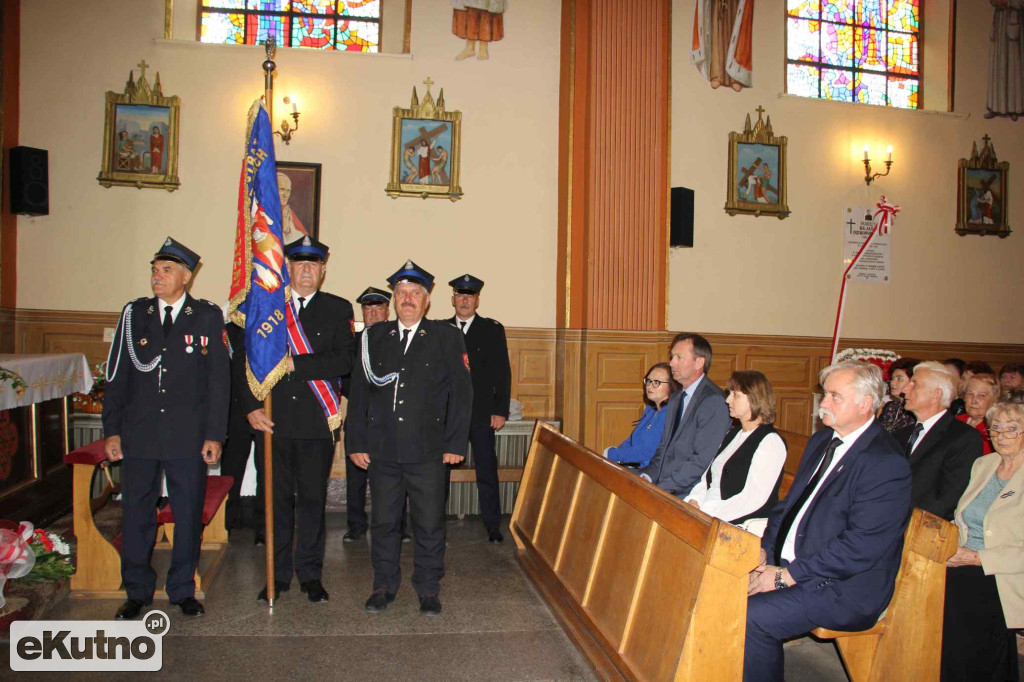 Tablica upamiętniająca ks. Jana Dzikowskiego