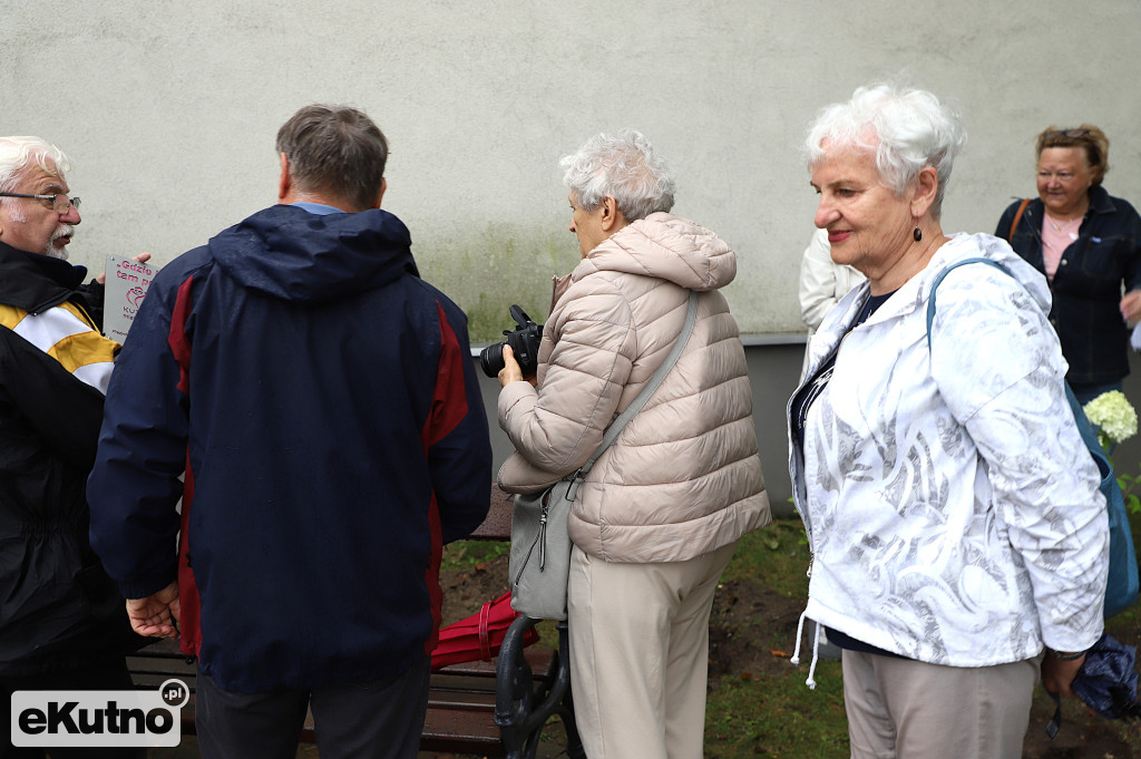 Sadzili hortensje przy Willi dr. A. Troczewskiego