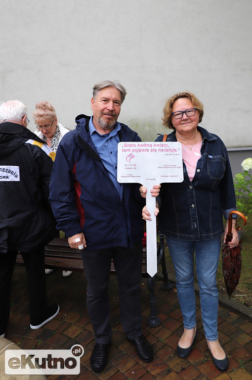 Sadzili hortensje przy Willi dr. A. Troczewskiego