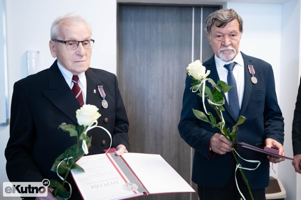 Członkowie Związku Sybiraków z Kutna odznaczeni
