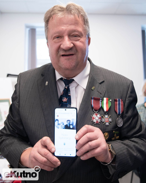 Członkowie Związku Sybiraków z Kutna odznaczeni