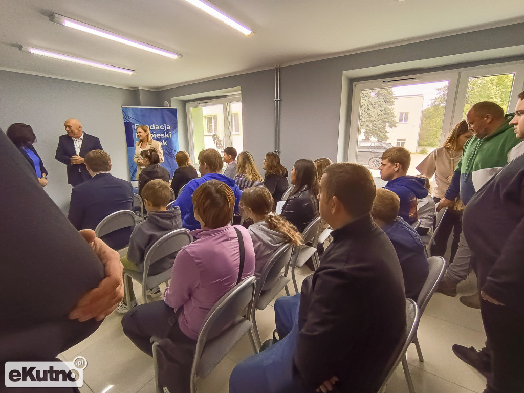  Pod skrzydłami niebieskiego wiatraka